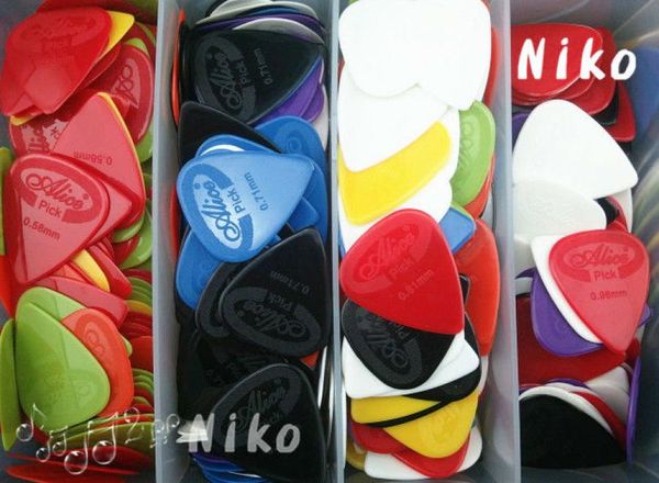 

lots of 100pcs alice projecting nylon acoustic electric guitar picks plectrumsassorted thicknesscolors 3850091