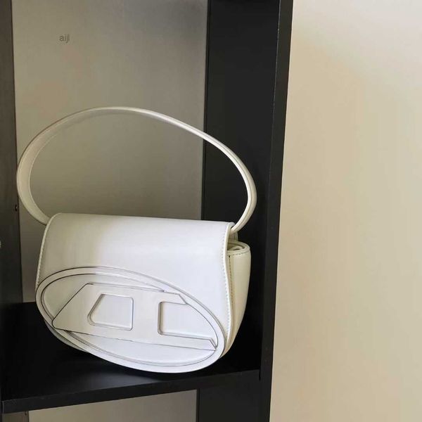 

2023 new personalized versatile fashion leather underarm messenger bag