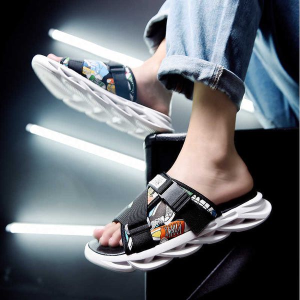 

2023 new summer mens comfortable slippers man anti slip beach sandals black white