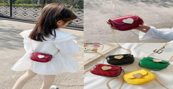 

fashion girls love heart purse kids patent leather princess messenger bags children metal chain single shoulder bag a82811934315, White