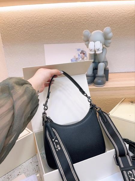 

new underarm bag shoulder bags handbags crossbody bag heart-shaped decoration tarpaulin genuine leather bags wholesale three shoulder straps