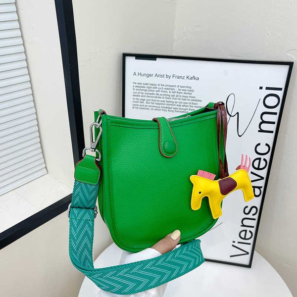 

designer bags hemrres new evelynn 2023 premium litchi pattern bucket bag small broadband one shoulder crossbody 1has logo s6sf
