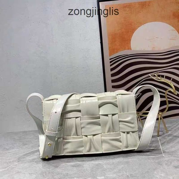 

designer hand cassettes bags bag bottegas shoulder ladies venetas classic one winter woven pleated pillow inclined span handbag leather for