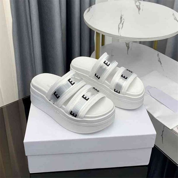 

fashion slippers 2023 celinity luxury design summer men's and women's flats thick soled leather rubber lettering logo casual carto, Black