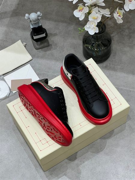 

casual shoes italy reflective height chain reaction sneakers triple black white multi-color suede red blue yellow tan men women trainers 34-