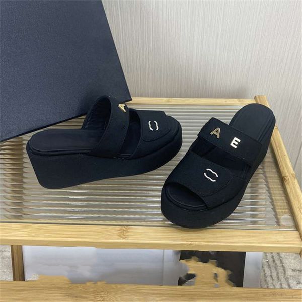 

fashion slippers 2023 channel luxury design summer men's and women's flats thick soled leather rubber lettering logo casual cartoo, Black