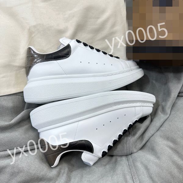 

2023 luxury designer shoes the four seasons men's and women's sports white embossing calfskin size 35-46 xsd230412, Black