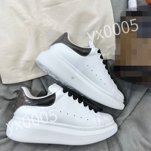 

2023 new luxury designer shoes the four seasons men's and women's sports white embossing calfskin size 35-46 xsd230412, Black