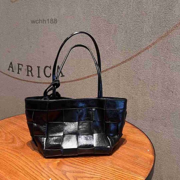 

vegetable lady underarm 2023 bottegas single venetas woven women's girl leather bag basket designer shoulder tote wings bags portable b