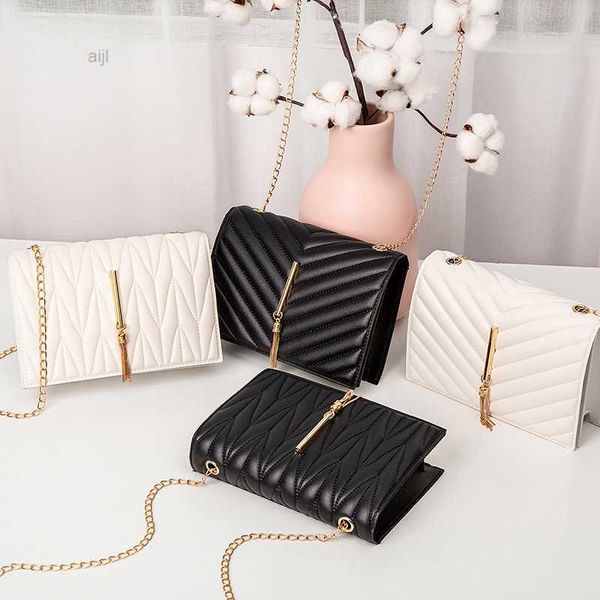 

2022ladies handbags fashion women's bag korean version messenger small square v pattern pressed lattice pillow