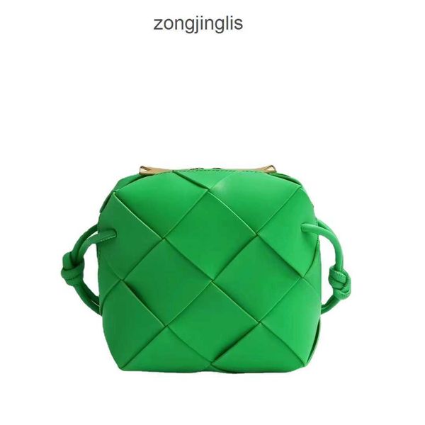 

bag cassettes venetas messenger womven green square leather classic 2023 lady's bottegas camera bags woven small for designer women p j