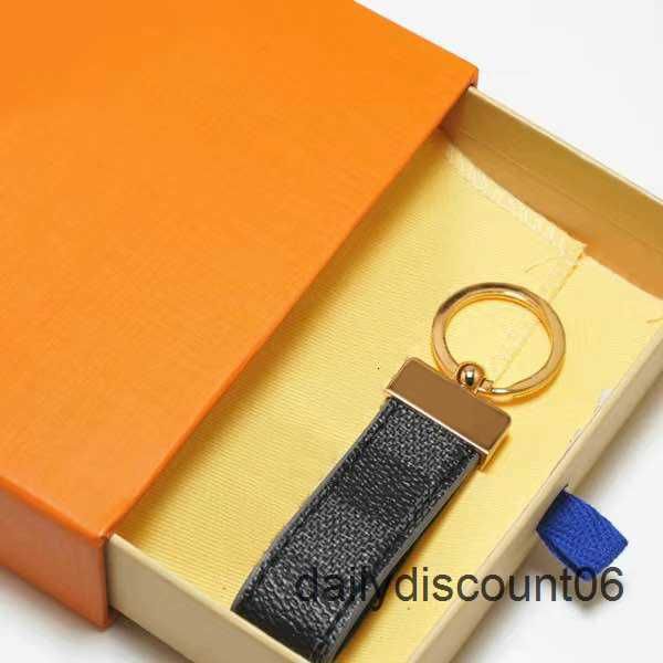 

luxury designer keychain buckle lovers car key-ring handmade leather designers keychains men women bag key rings pendant accessories 8 color, Golden;silver