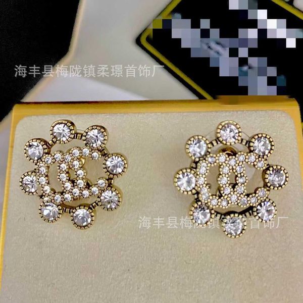 

luxury earrings channels elegant design rhinestone flower small fragrance flash brass earrings female, Golden