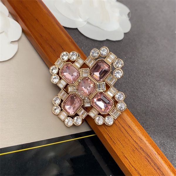 

double letter c pins women luxury designer gold brooches brand logo crystal pearl ccity brooch men suit pin jewelry accessories 43656, Gray