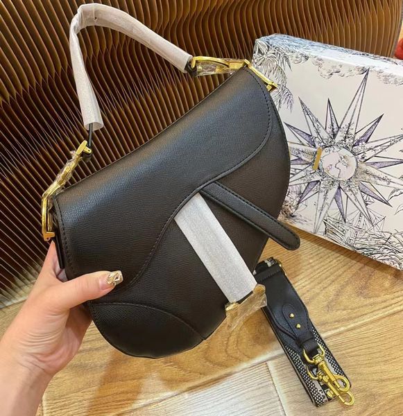 

handbag cd saddles bag with strap designer bag backpacks tote wallet magnetic metal pendant purses 5a shoulder bags womens crossbody handbag