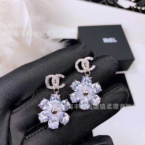 

designer jewelry women chanes design rhinestone flower pendant small fragrance fragrant brass earrings female, Golden