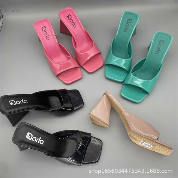 

2023 new type women's summer outwear small and end dress with thick lacquer leather high heel slippers, Black