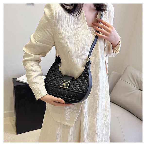 

xiaoxiangfeng lingge crescent curved mouth bag high grade saddle bag summer new fashionable shoulder bag for women