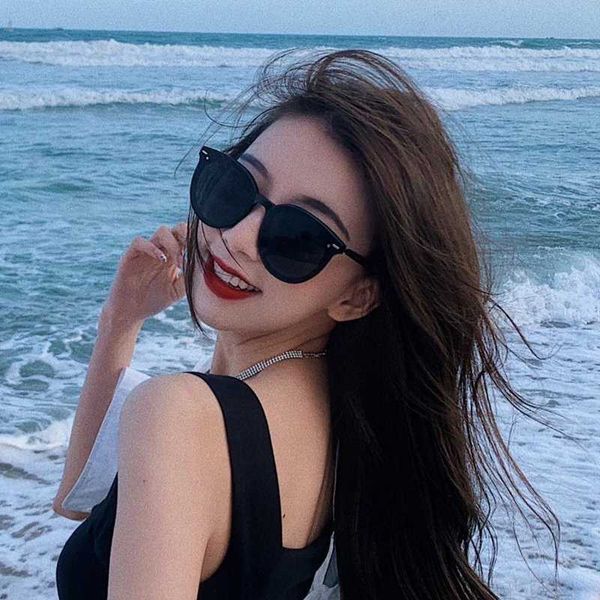 

2023 new gm sunglasses women's senior sense men's driving anti ultraviolet big net red sunglasses small face, White;black