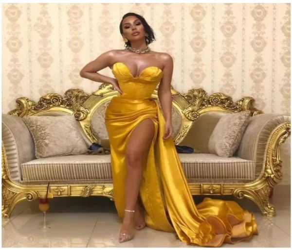 

2022 yellow gold sweetheart satin mermaid split long prom dresses black girls ruched formal sweep train formal party evening gowns7397836