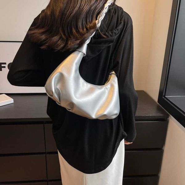 

new evening bags simple pleated large capacity bag for women summer niche fashion dumplings commuting to work underarm 230704