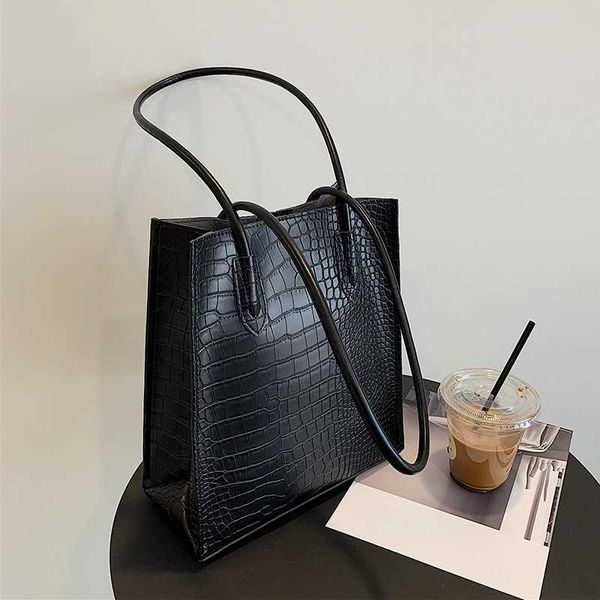

evening bags high capacity bag new women's autumn versatile crocodile single shoulder advanced feeling commuter tote 230704