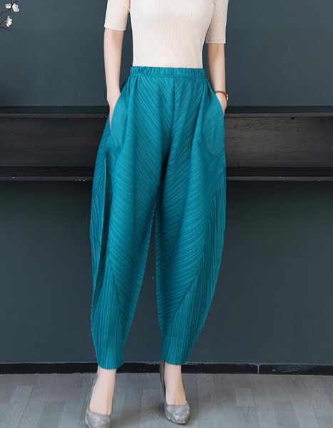 

luxury and fashion new issey pleated three house heterotypic pants wide leg closing bloomers casual pants, Black;white