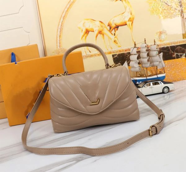 

new wave chain hold me designer bag leather shaped quilting magnetic lock handbag clutch handbags multi pochette shoulder crossbody bags m21