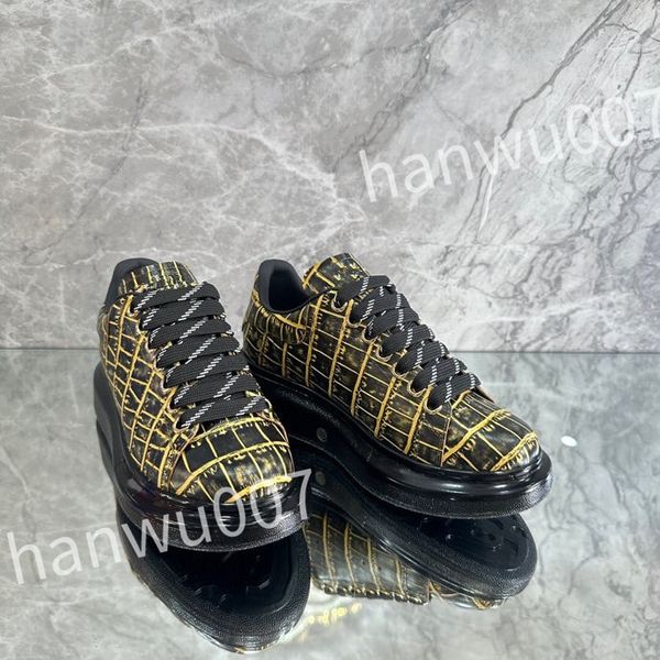 

2023 luxury designer shoes thick sole elevated couple shoes leather canvas women's shoe casual breathable short boots sizes 35-46 xsd22, Black