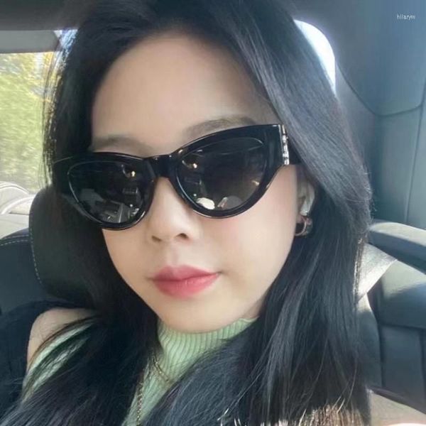 

star cat eye sunglasses slm94: european american fashion for women - brand design with case, trendy eyewear, White;black