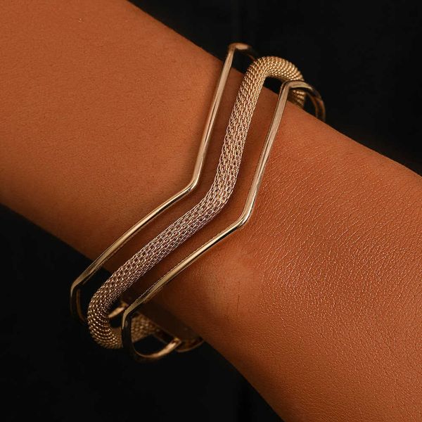 

gzw jewelry v-shaped 3 layers hollow bangle bracelet for women open cuff adjustable fashion personality exit trend high grade gold color met, Black