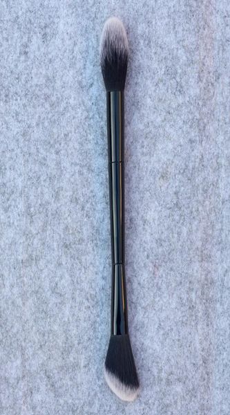 

face contour makeup brush 20 10 4 25 40 4 30 dualend double end black highlighting bronzer foundation powder brush9027075
