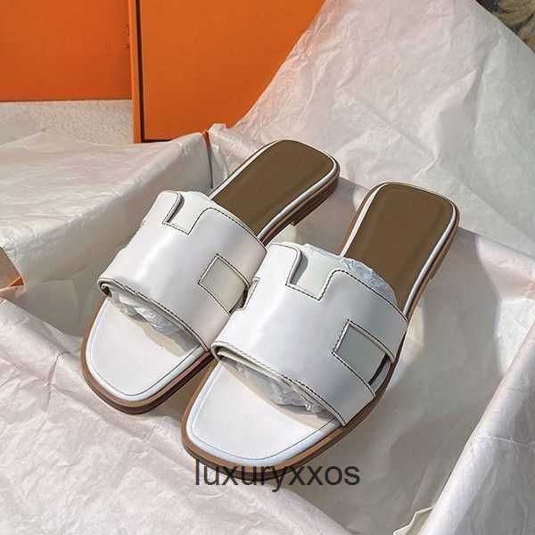 

2023 designer hermz fashion summer oran girl slipper sandal beach slippers women leather h flat letter black white brown slipper 35-42 spk9