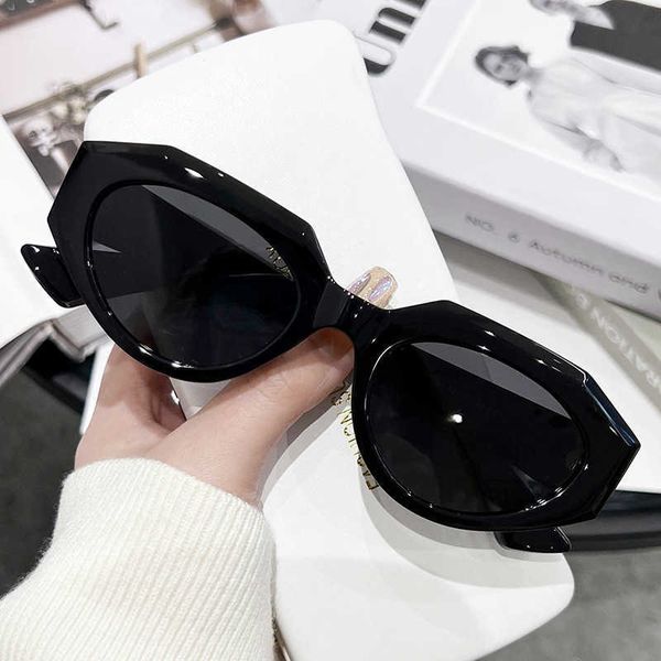 

2301 new cat eyes women with uv resistant temperament and high grade sense street shooting network red round face personalized sunglasses fo, White;black