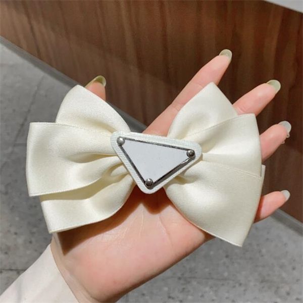 

luxury headdress designer women's triangle p letter hairpin high-quality brand classic joker casual fashion bow hairpin, Slivery;white