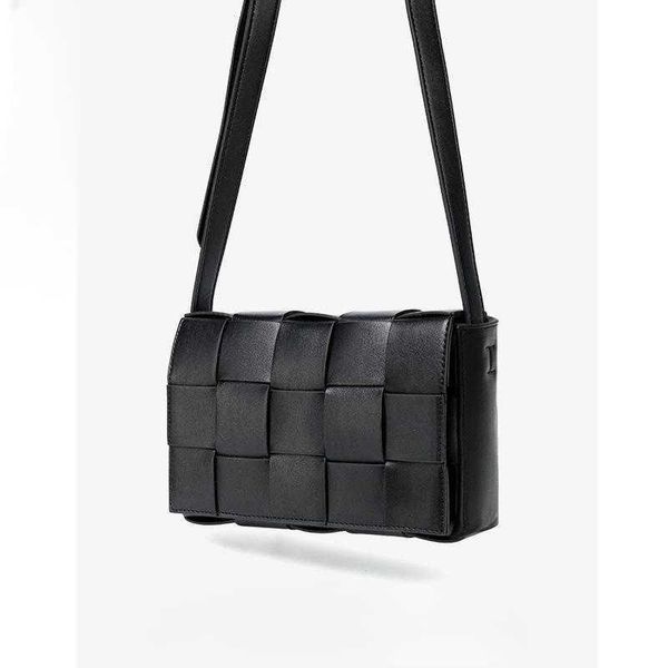

new men's woven small square super large capacity cosmetic bag fashion versatile and women's bag fashion brand leisure shoulder ko