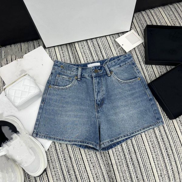 

2023 fashion women's jeans fashion clothing american flag print broken hole washed pants a row of button denim shorts f4, White;black