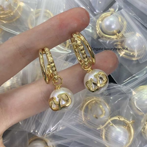 

new fashion luxury earrings designer for women valentinoly stud luxury double v letter shape jewelry classic kh5i, Golden;silver
