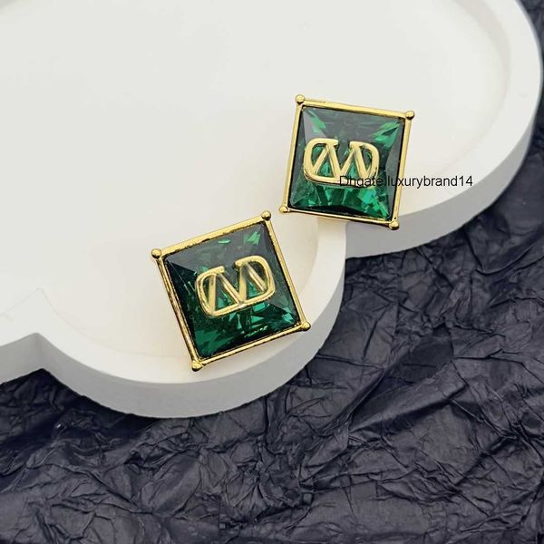 

new various women designer stud luxury style simple v love couple earrings for valentinoly lady party wedding gifts kh6, Golden;silver