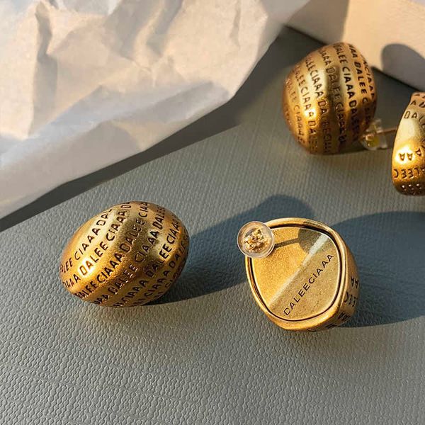 

designer b earrings letter gold for women's new small style design temperament ins earstuds for middle ages light luxury, Golden