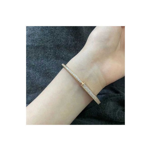 

counter quality tiffay tiffs 925 silver v gold advanced light luxury new full diamond lock bracelet with logo, Black