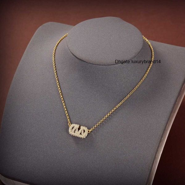 

luxury lock necklaces pendants fashion simple v necklaces classic style designer valentinoly jewelry ah1e, Silver