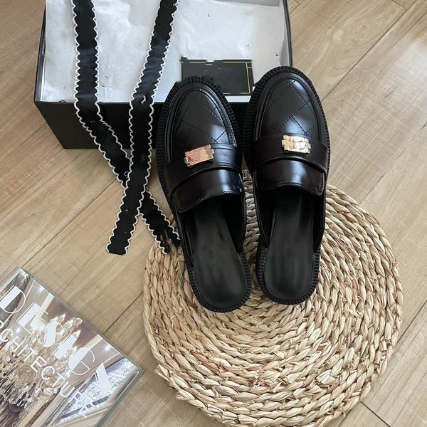 

2023 designer dress shoe chan c black loafers women plaid quilted buckle c flat mules platform shoes shiny leather chunky sneakers sheepskin
