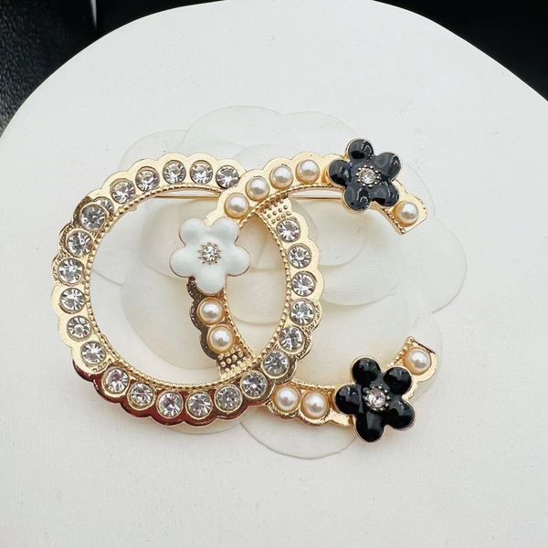 

famous design gold luxury designer brooch women letter elegant flower brooches suit pin fashion jewelry clothing decoration accessories, Gray