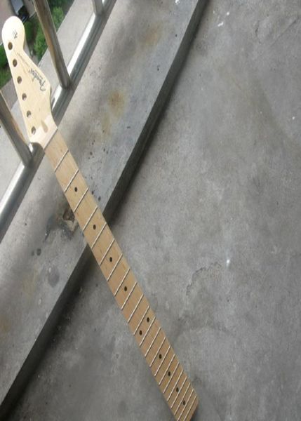 

electric guitar stratocaster 22 maple fingerplate varnish after the belt neck in stock6521103