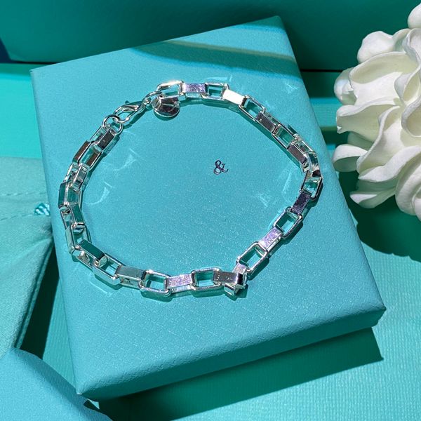 

designer bracelet for women charm chain bracelets loop and chain design unique and sophisticated fashionable and versatile, Black