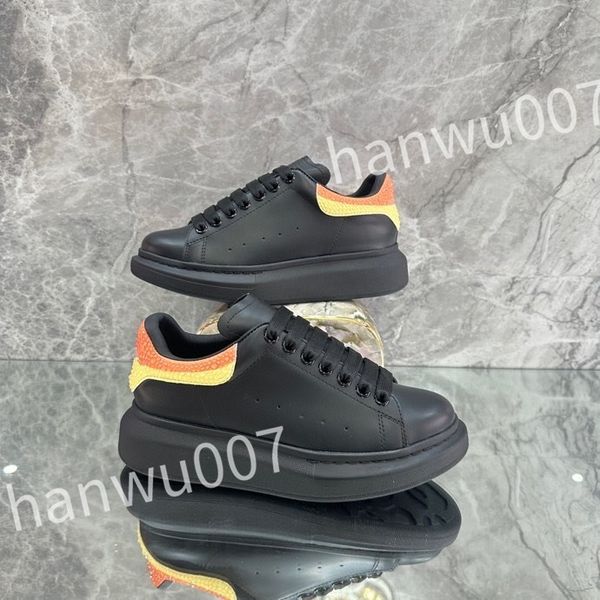 

2023 new luxurys leather casual shoe designer loafer sneakers for men and women fashion leather vintage glitter flat shoes xsd221116, Black