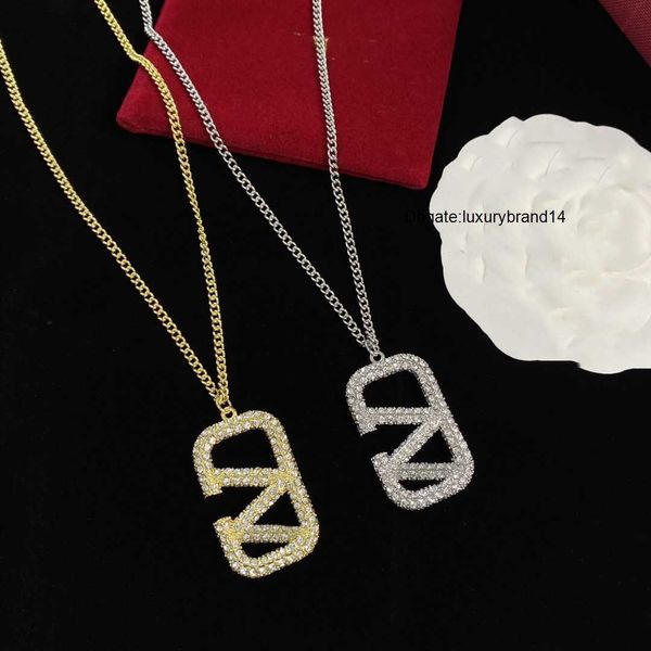 

designer letter v pendant s jewelry luxury for lady women pearl metal gold necklace valentinoly advanced accessories chokers 576, Silver