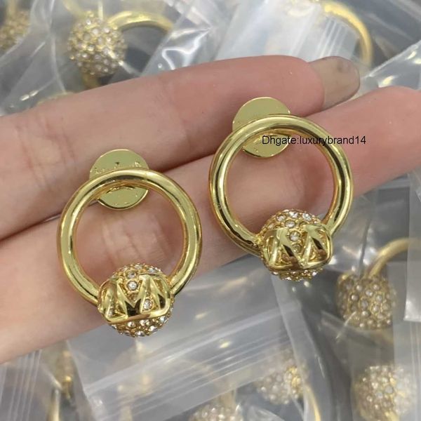 

various women designer stud luxury style simple v love couple earrings for valentinoly lady party wedding gifts kh5f, Golden;silver