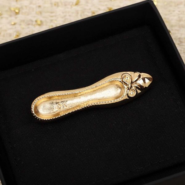 

2023 luxury quality charm brooch shoes design and knot shape design in 18k gold plated have box stamp ps7271b, Gray